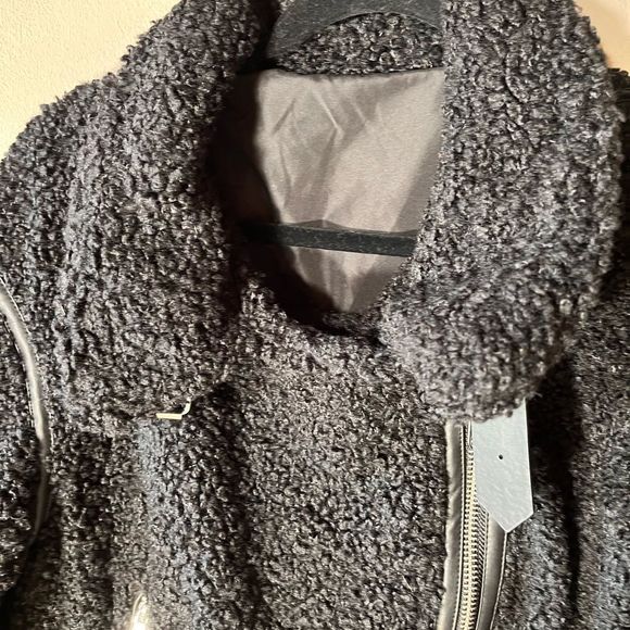 ANA Sz L Black Moto jacket faux fur curley! Zipper in front and pockets soft - Picture 3 of 6